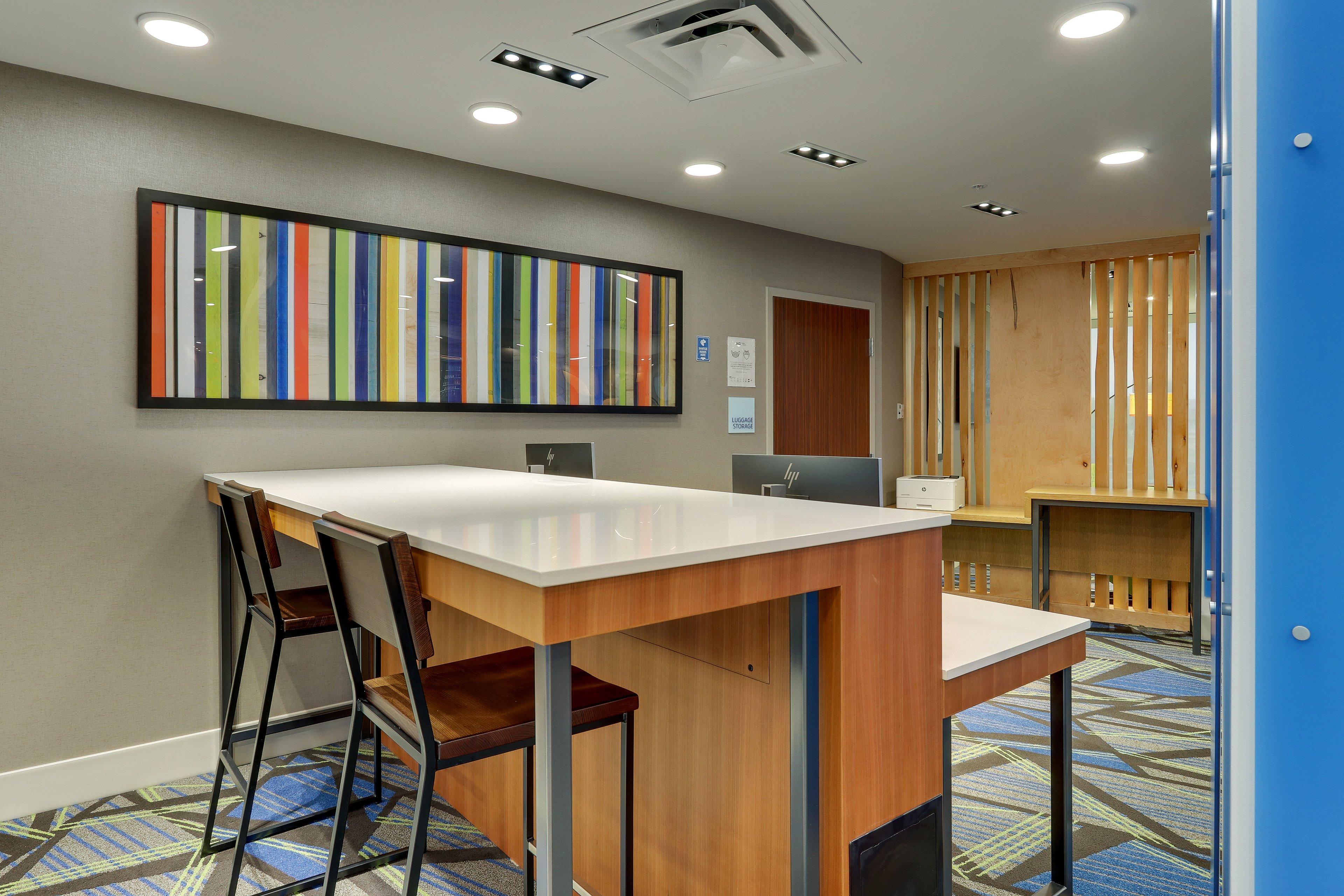 Holiday Inn Express & Suites Troy By Ihg Exterior foto